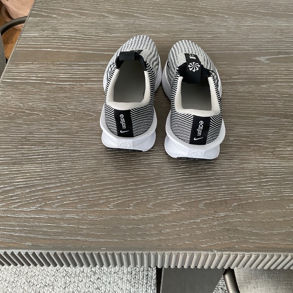 Nike Easy On Slip On black and cream sneakers, size 11 - Picture 2 of 3